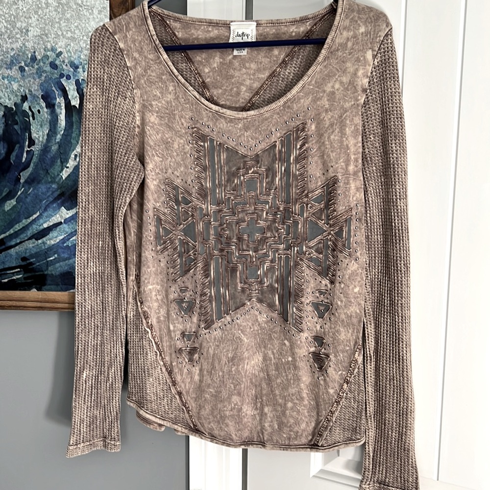 Long sleeve Daytrip top size medium